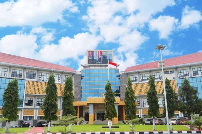 
					Darurat Peluru Nyasar! Mahasiswa UNP Tumbang Saat Rayakan Kelulusan, Kampus Layangkan Surat ke Menpolhukam