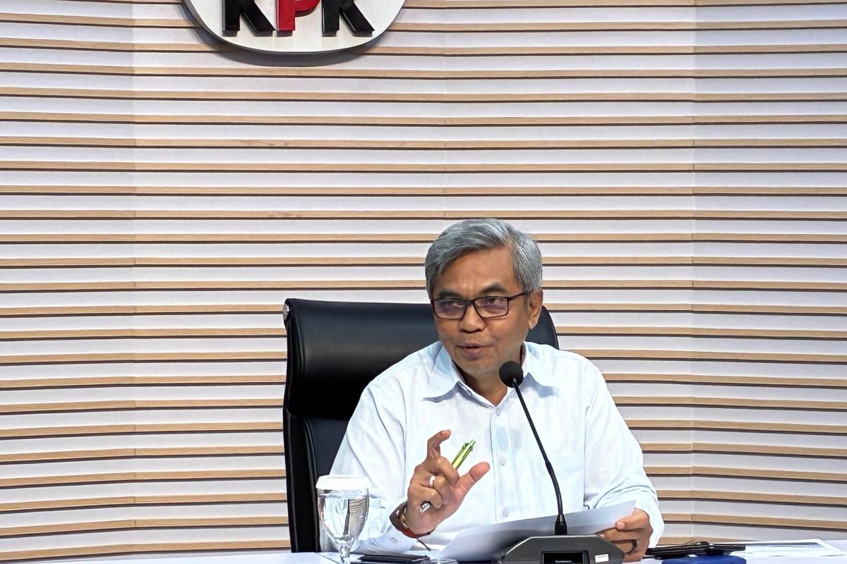 Konferensi pers KPK yang mengungkap penggunaan rekening office boy, cleaning service, dan keluarga untuk menampung uang hasil pemerasan izin tinggal WNA melibatkan Silmy Karim