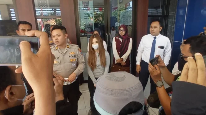 
					Wanita Mabuk Tabrak Pikap di Surabaya hingga Korban Tewas, Dijerat Pasal Berlapis