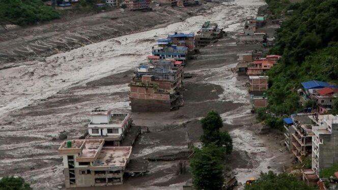 
					Banjir Bandang Nepal-Tibet Tewaskan Ratusan Jiwa, Ratusan Wisatawan Hilang