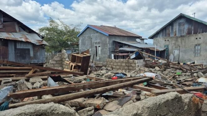 
					Camat di NTT Mengaku Dipaksa Tandatangani BAST Bantuan Gempa, Pemkab dan BNPB Bantah